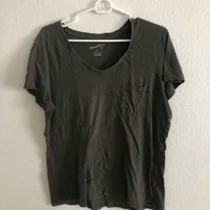 Universal Thread vneck t-shirt